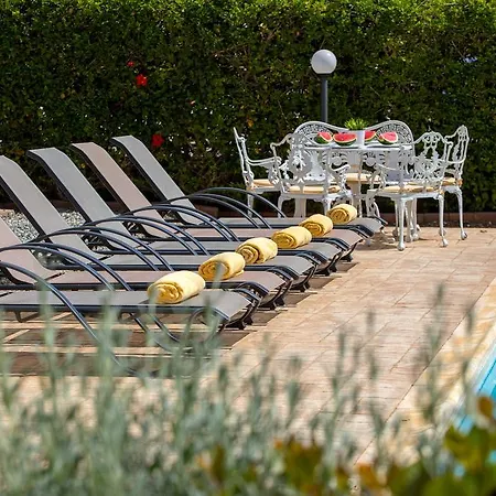 Villa Blue Palms